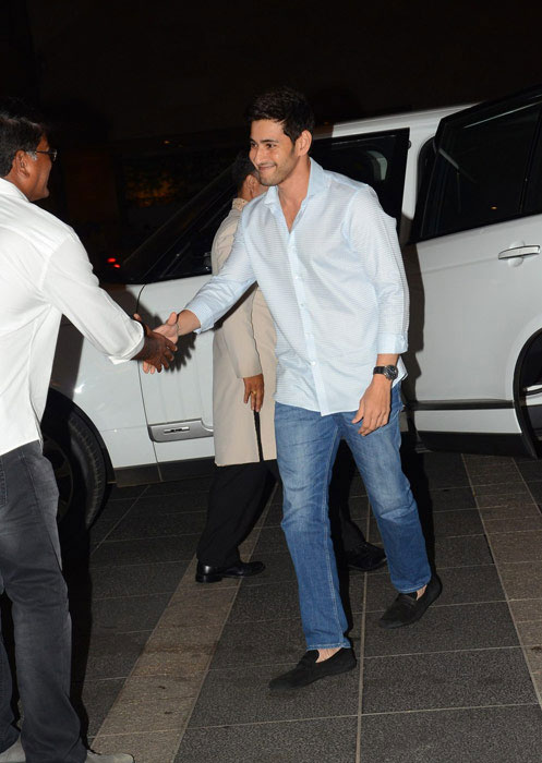 Mahesh Attends Chiranjeevi's Birthday Party