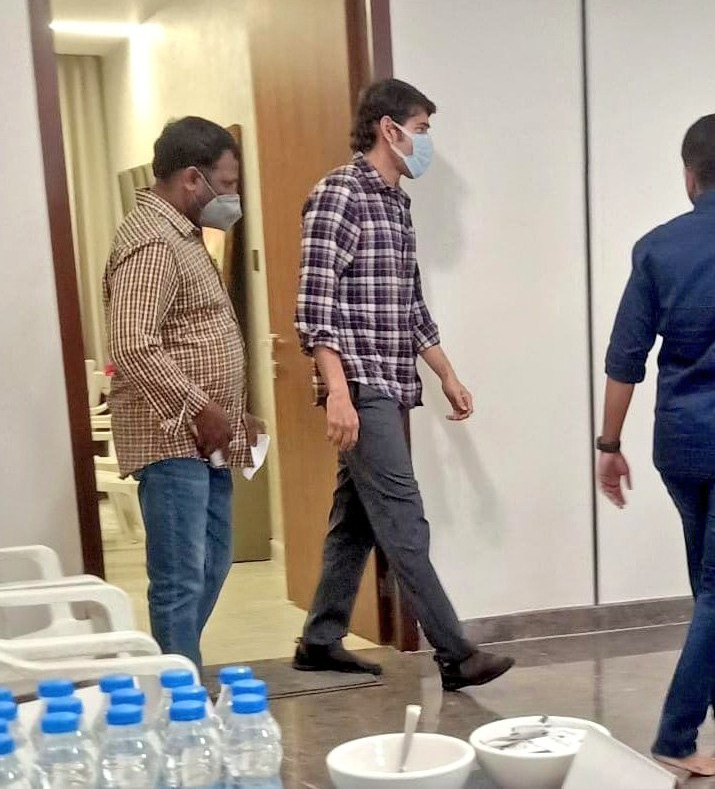 Mahesh Babu goes to  his brother Ramesh Babu's residence