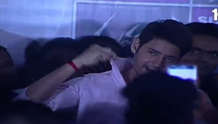 Mahesh Babu Raises Collar