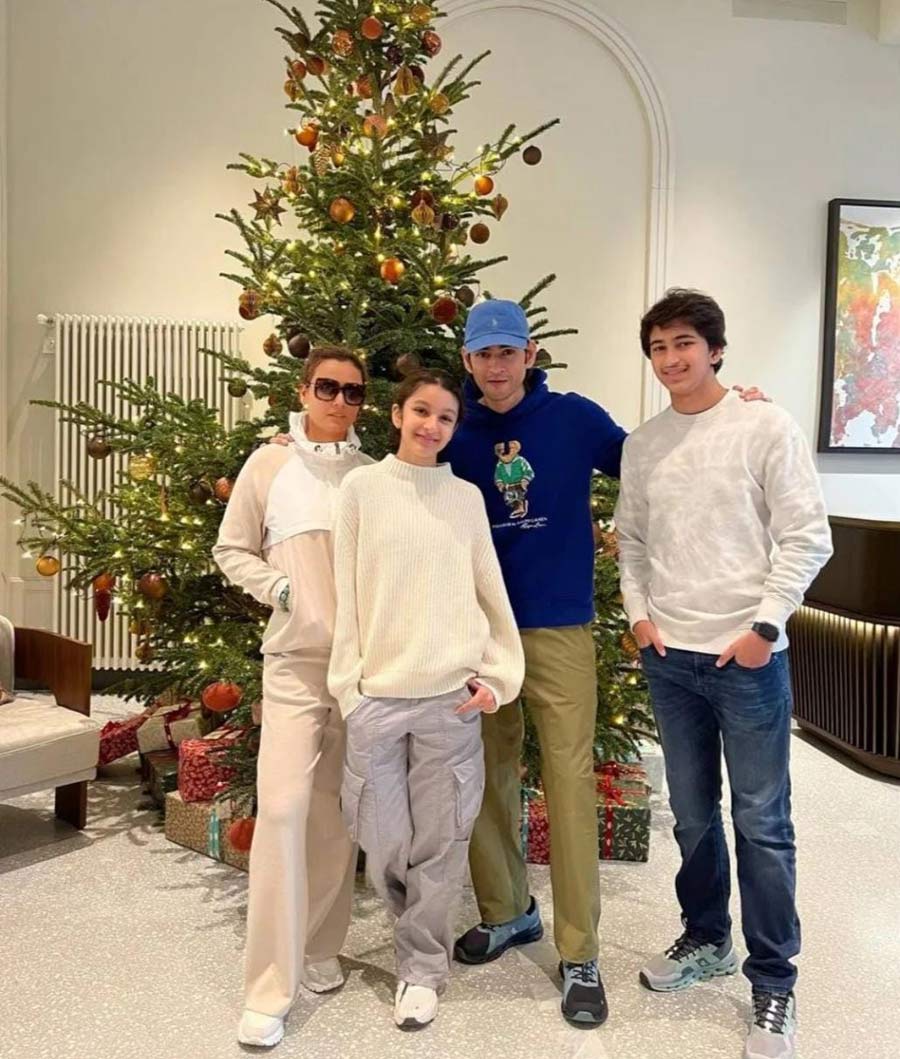Mahesh Babu with family