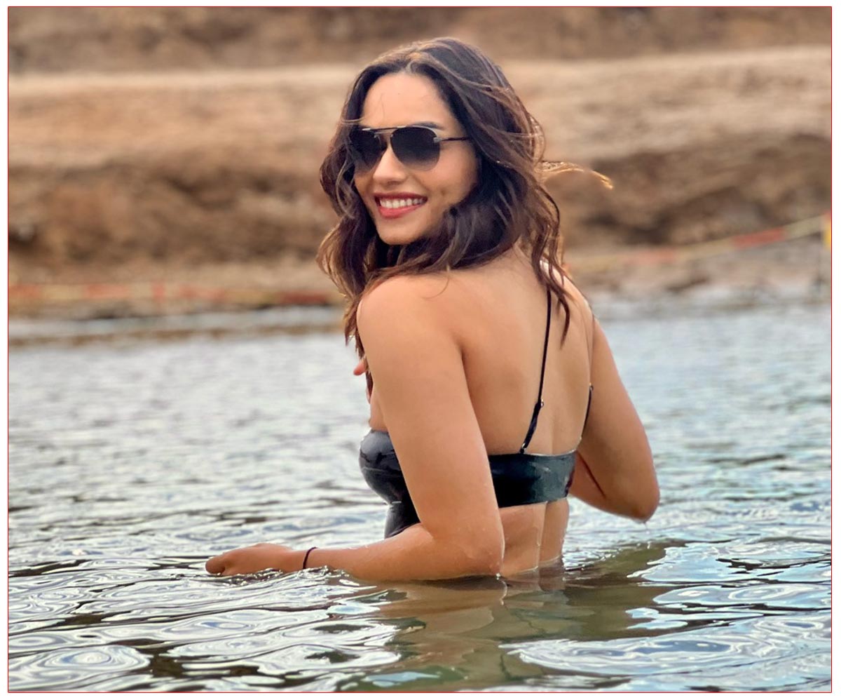 Manushi Chhillar Seduces In Swimming Pool