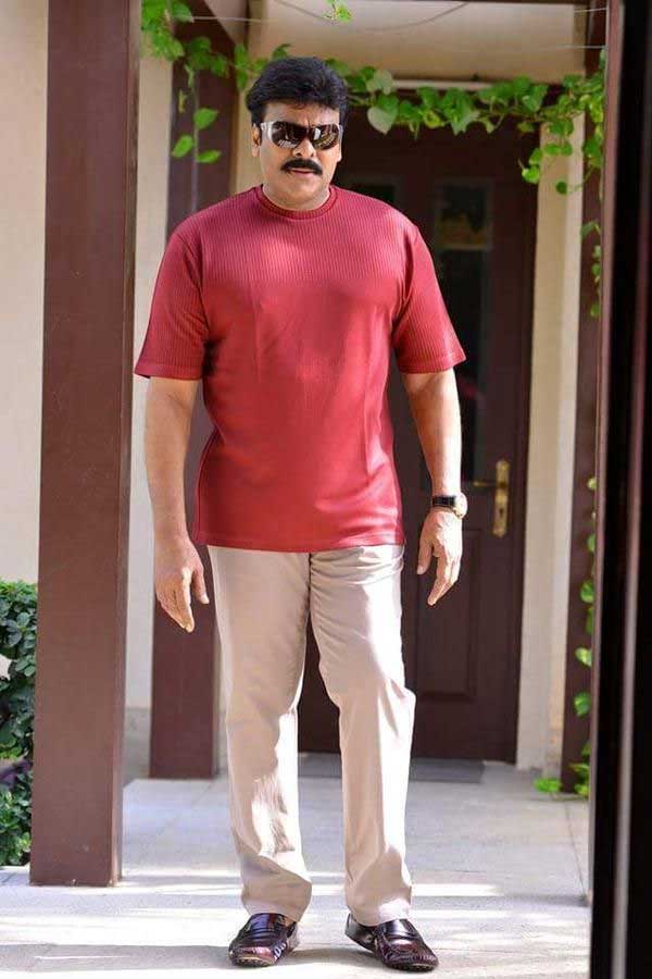 500 Kgs Papers for Chiranjeevi's Intro Hungama