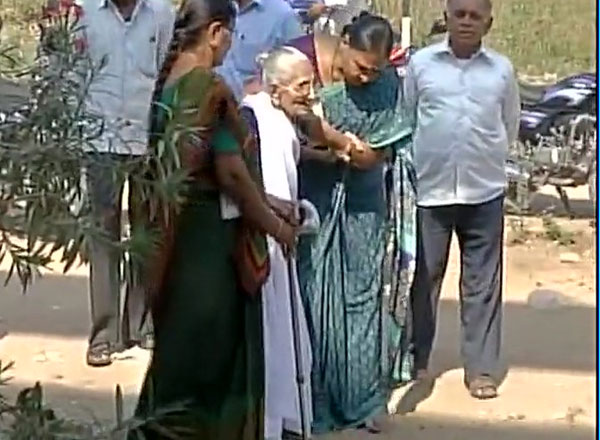 Modi's Mother at Bank for Exchanging Money