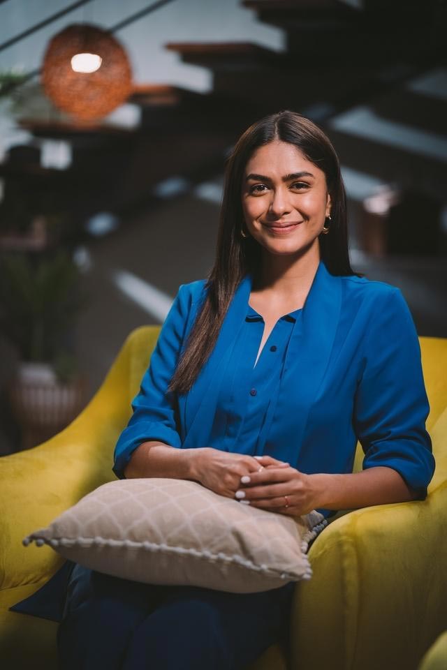 Mrunal Thakur gives powerful advice