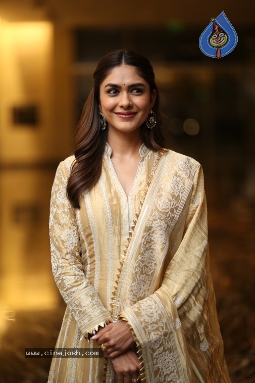 Mrunal Thakur