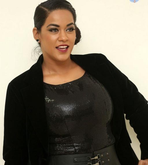 Mumaith Khan Bang On Target With Thikka 