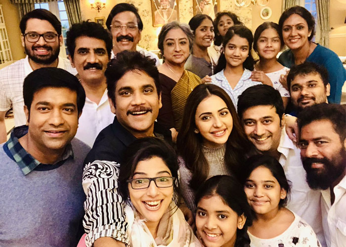 Nagarjuna with Manmadhudu 2 Film's Team