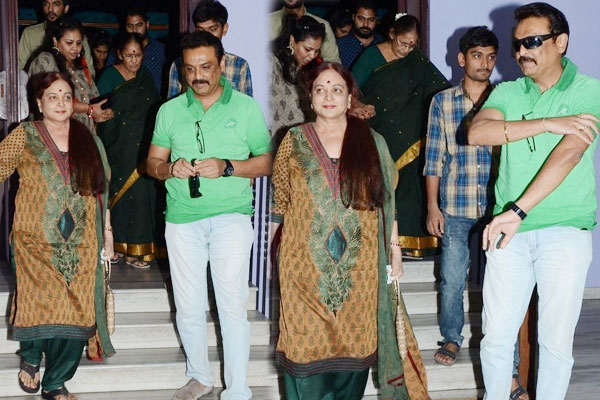 Naresh With His Family Members @ Guntur Talkies Screening