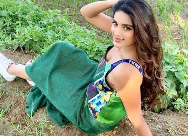 Nidhi Agerwal Hot In Latest Pics