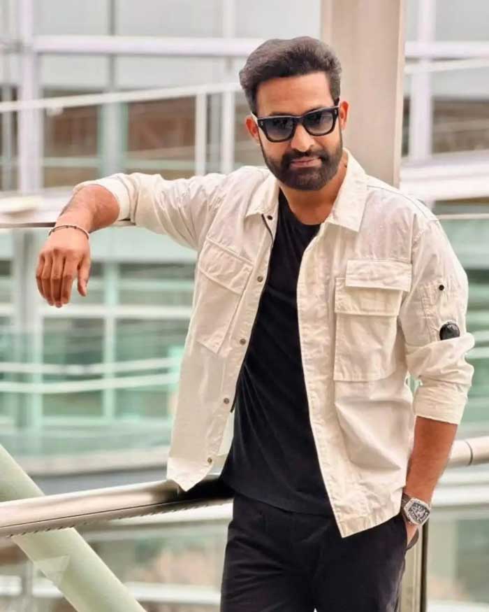 NTR to flex muscles