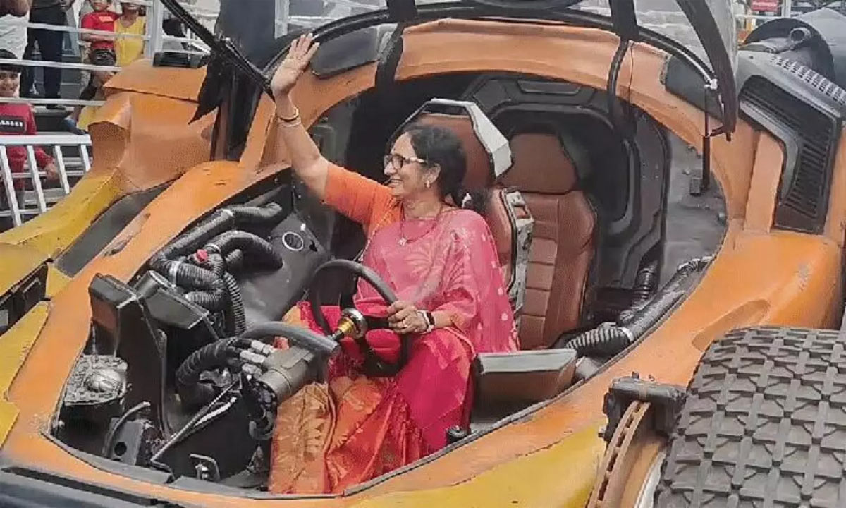 Pabhas aunt spotted with Bujji
