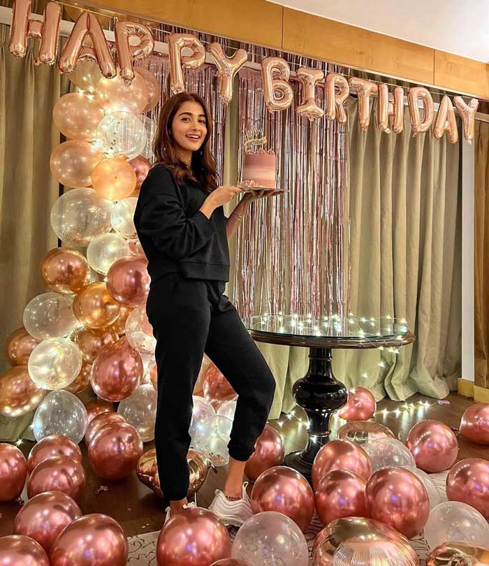 Paparazzi surprises Pooja Hegde