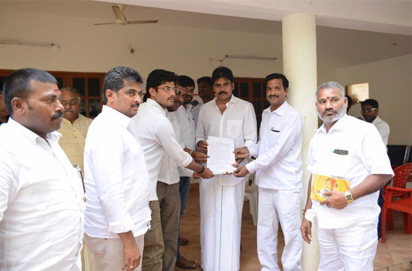 Pawan Kalyan Brand Ambassador for Handloom Weavers