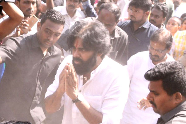 Pawan Kalyan Breaks Queue