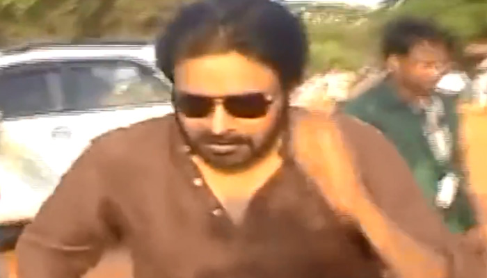 Pawan kalyan Runs To Catch Helicopter