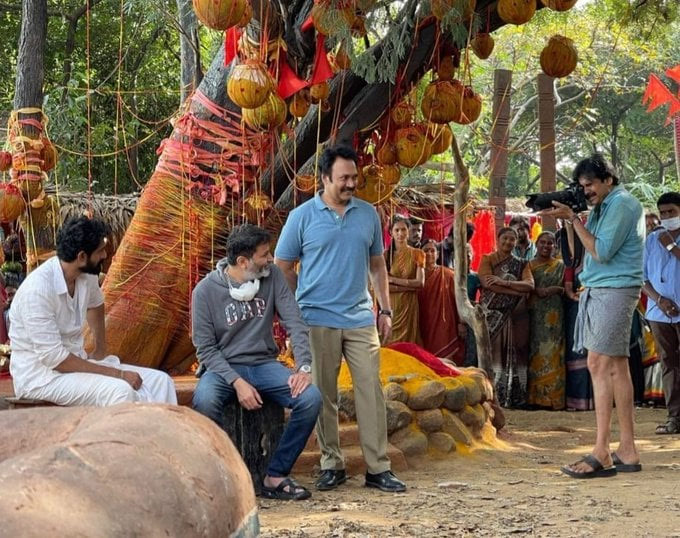 Pawan shoots Rana in Bheemla Nayak's sets
