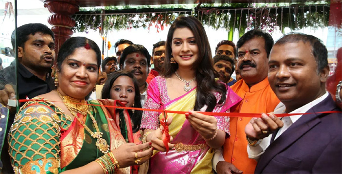 Payal Rajput acquires 3BHK with malls openings