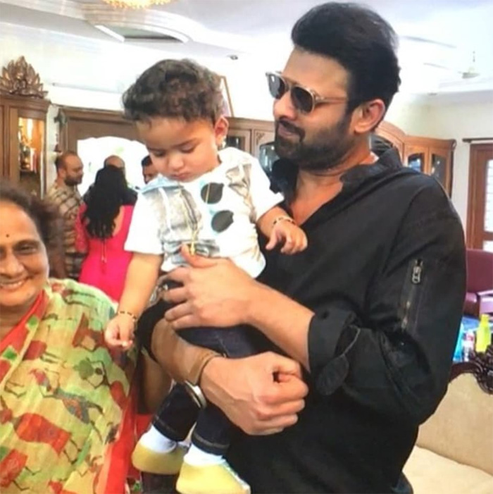 Prabhas's pic with small kid goes viral