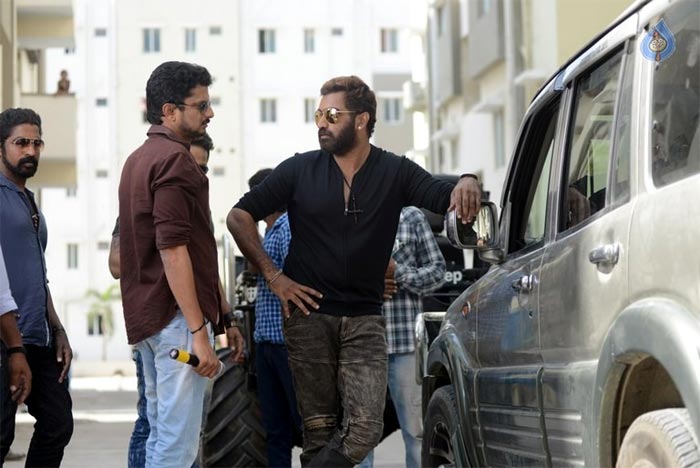 Pradeep, Sudheer Jointly Directed Raja Cheyyi Vesthe