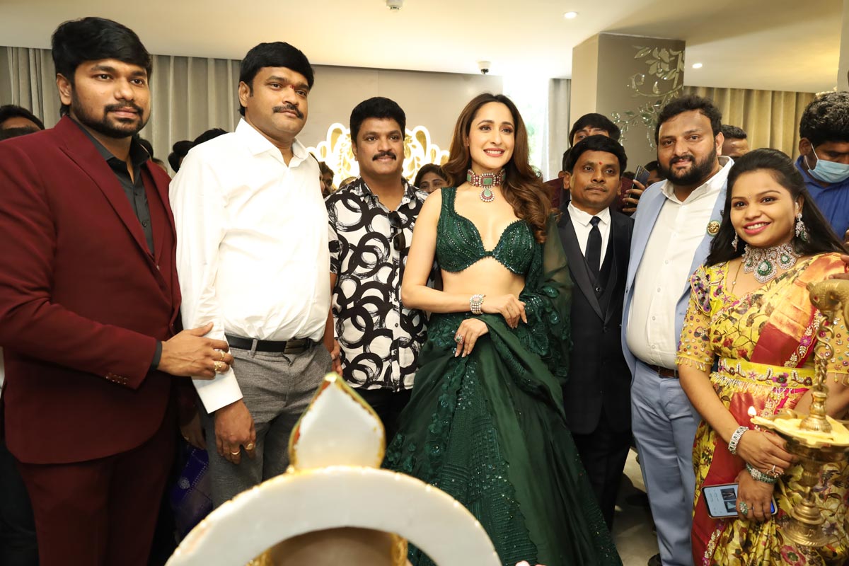 Pragya Jaiswal launches Vega Sri Gold and Diamonds