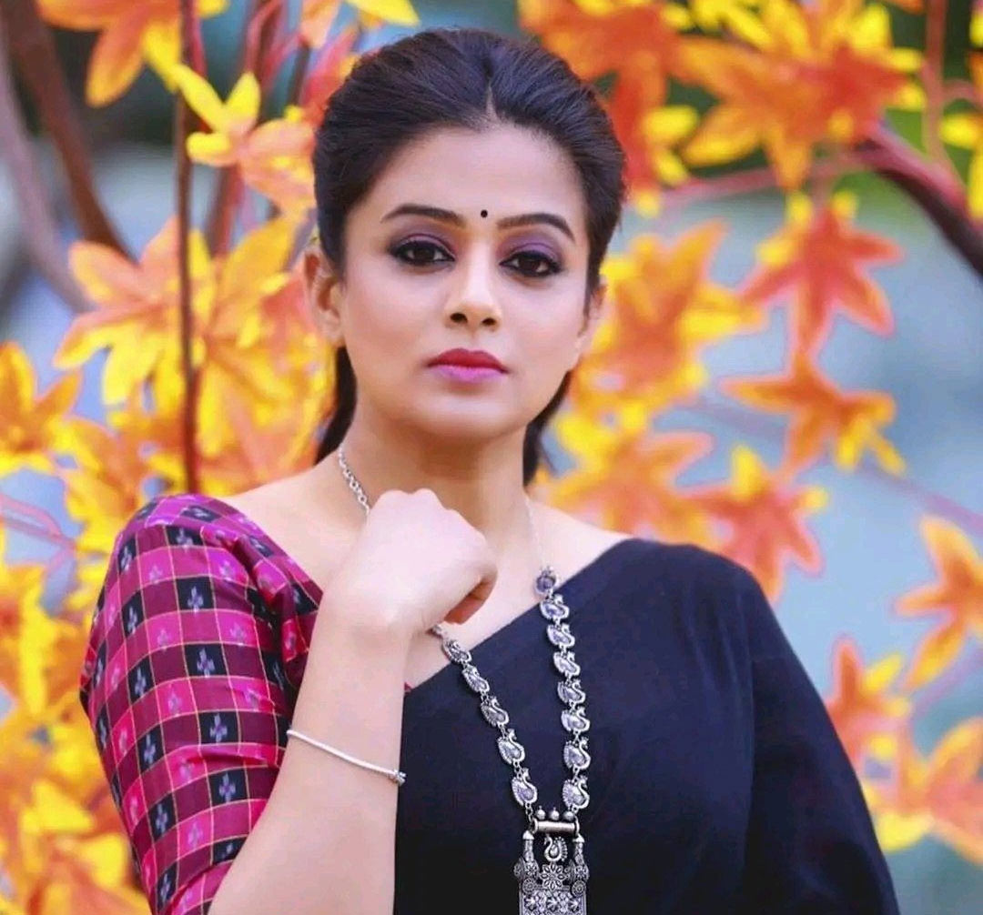 Priyamani entering politics