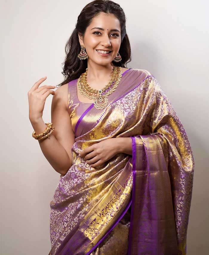 Raashii Spills Beans About Farzi 2