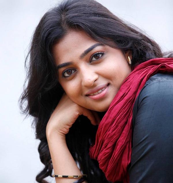 Radhika Apte is Busy Heroine in Bollywood, Kollywood and Tollywood