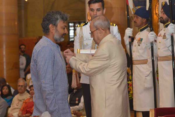 Rajamouli Recieves Padma Sri from President