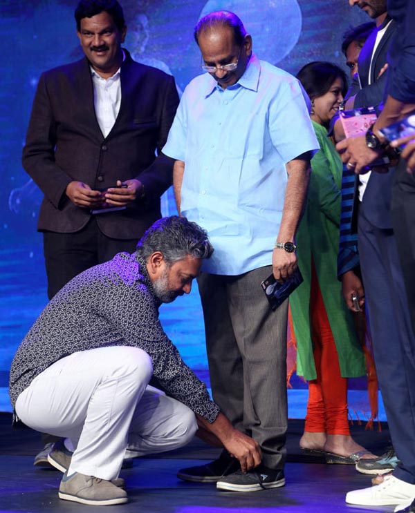 Rajamouli Tying Vijayendra Prasad Shoe Lace