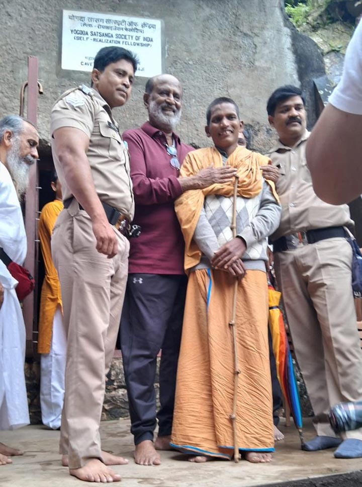 Rajini Helps A Man Who Walks To Meet Him