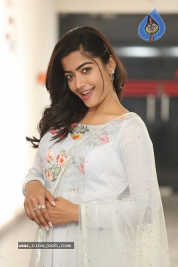 Rashmika Mandanna About Mahesh BabuSarileru Neekevvaru