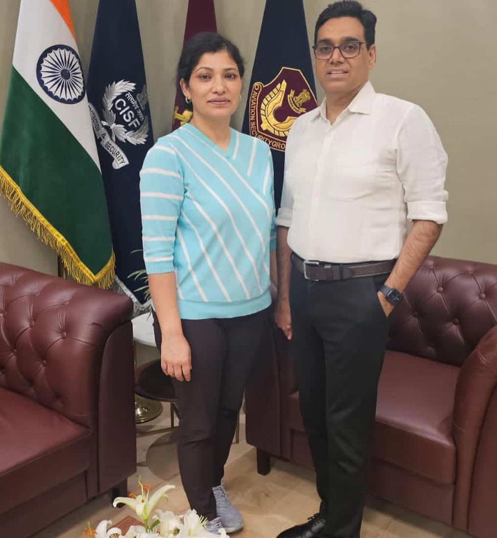 Real Manoj Sharma Shraddha Joshi Cameo In 12th Fail Cinejosh