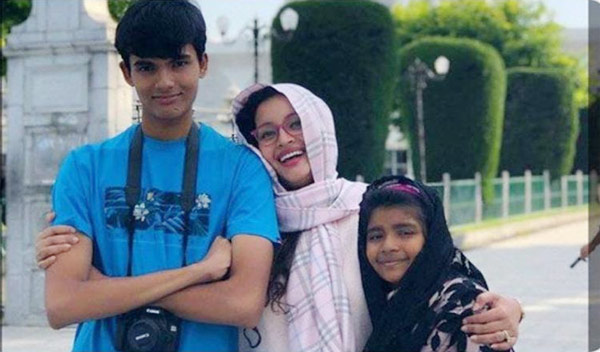 Renu Desai Furious And Blasted Writer