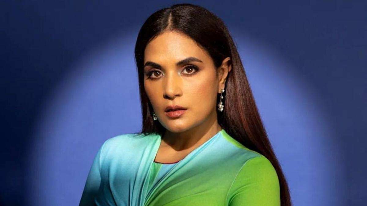 Richa blasts Air India and MakeMyTrip