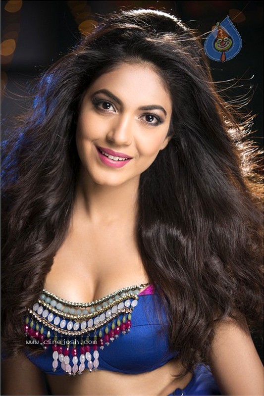 Ritu Varma Roped In For Dhruva Natchathiram