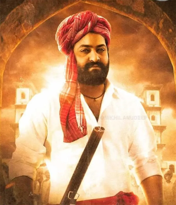 RRR Highlight: NTR Robs Nizam Train Of Weapons