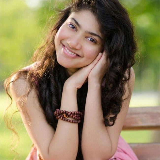 Sai Pallavi Wooden Chain