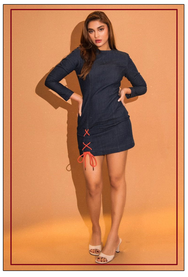  Saiee Manjrekar Captivates Sensuously