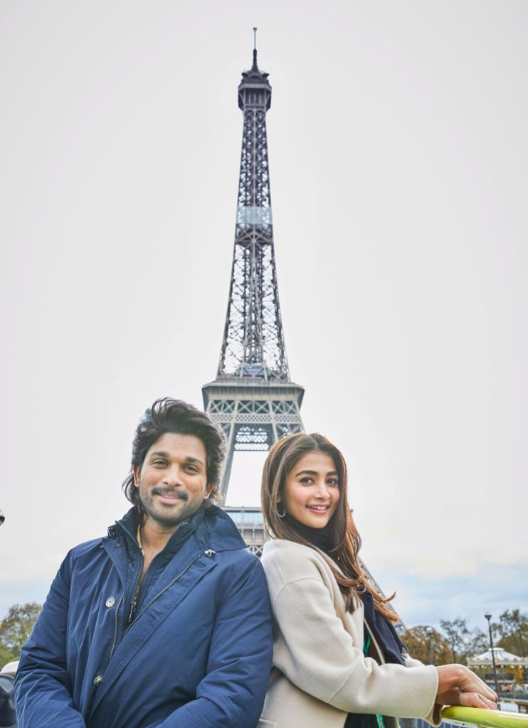 Samajavaragamana Song at Eiffel Tower