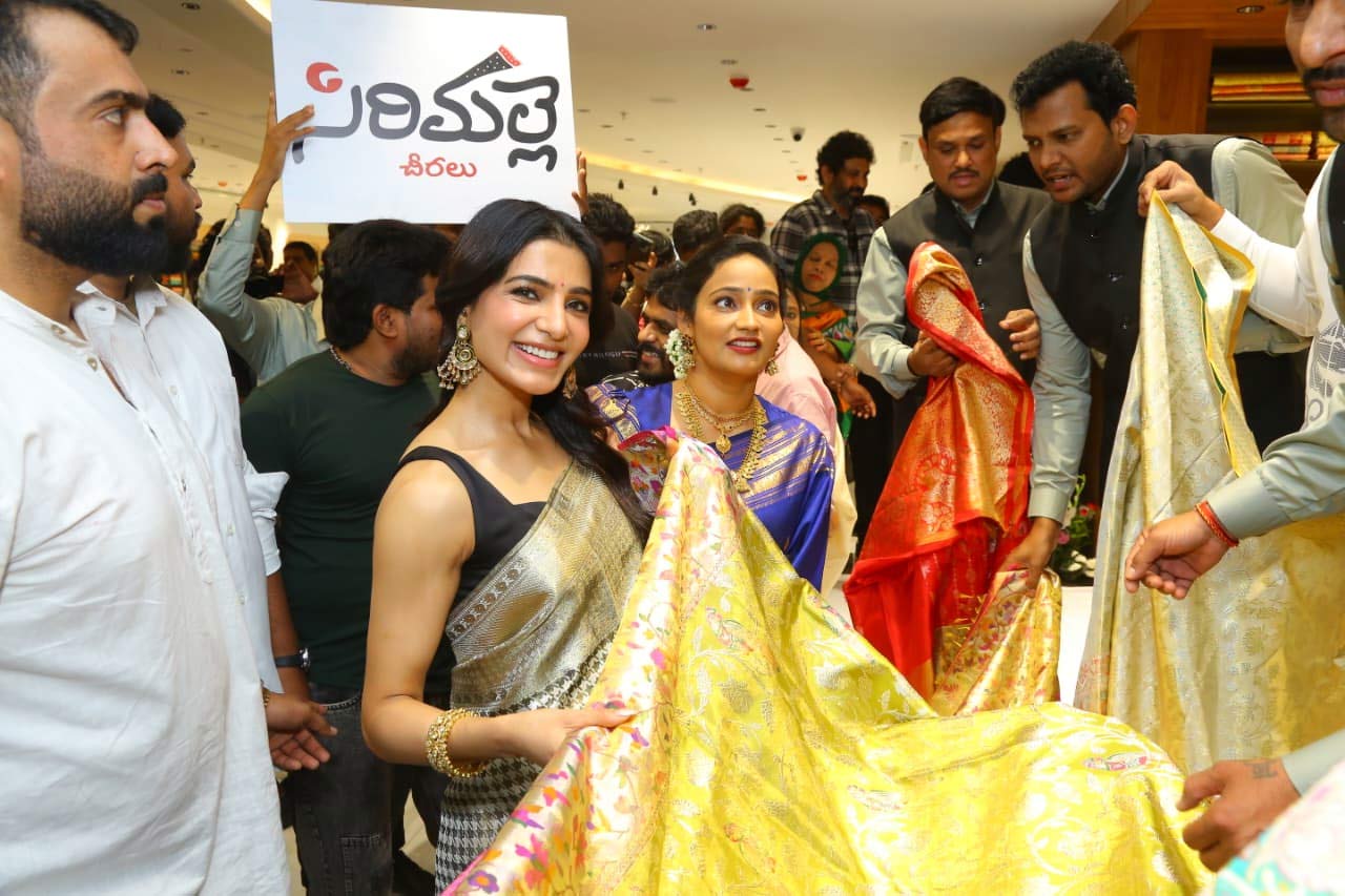  Samantha Inaugurates Sirimalle Sarees at Jubilee Hills Check Post