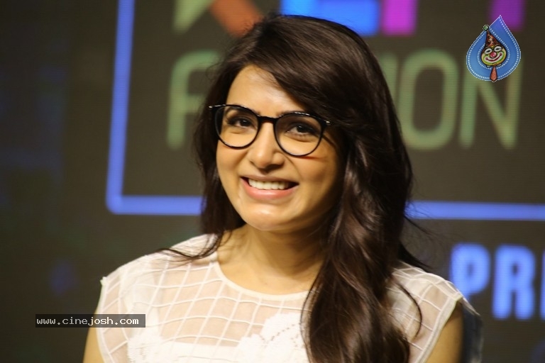 Samantha on flower allergy and real rabbits