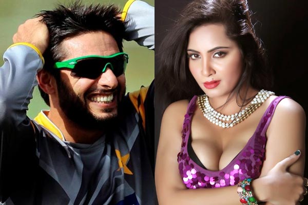 Shahid Afridi, Arshi Khan Love In Dubai