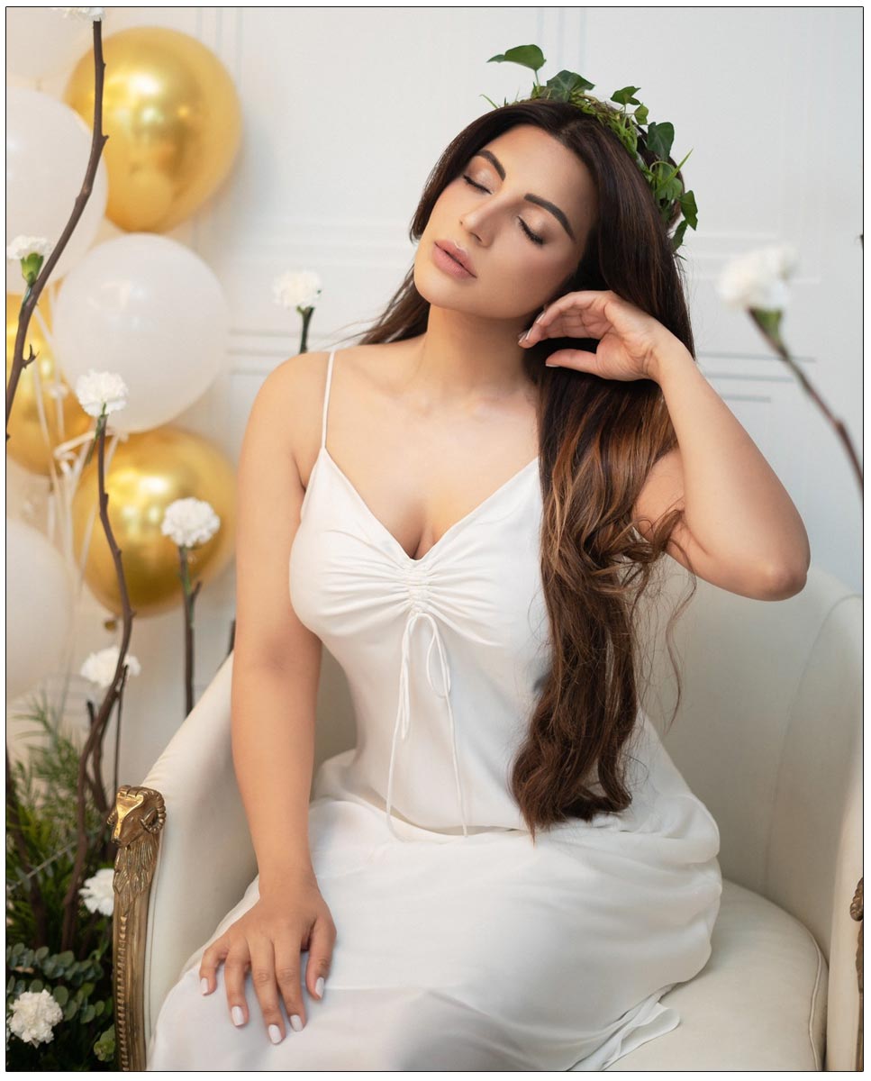 Shama Sikander turns sensuous