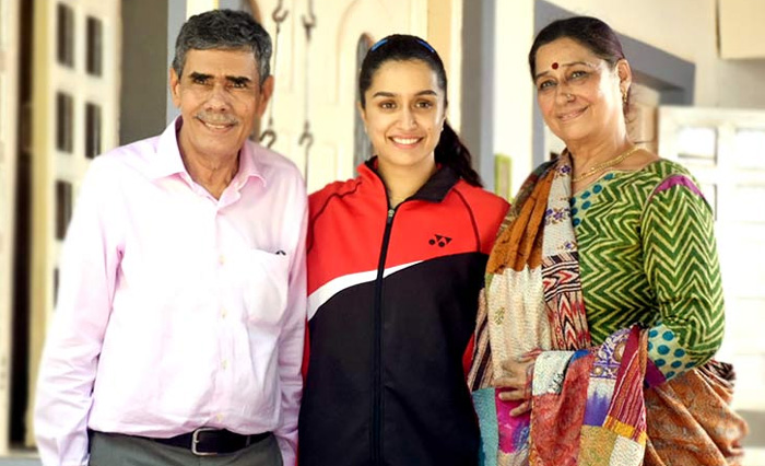 Shraddha Kapoor meets Saina Nehwal’s parents