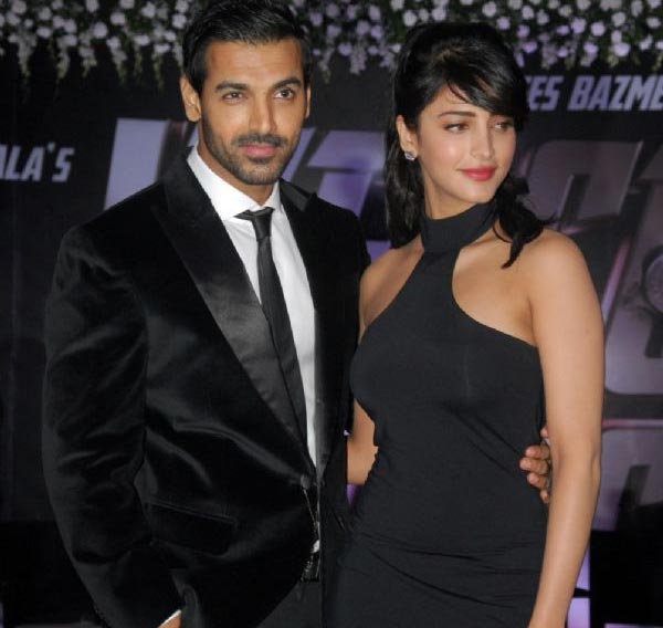 Shruti Hasan Lip Kiss With John Abraham in Welcome Back 