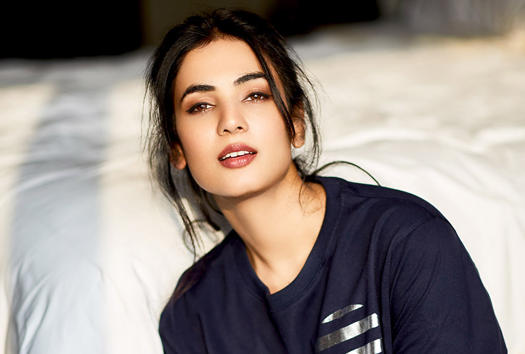 Sonal Chauhan happy with Venkatesh, Varun Tej's F3