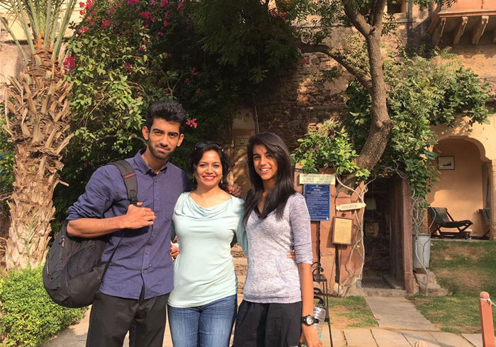 Sunitha Pic with Her Son and Daughter