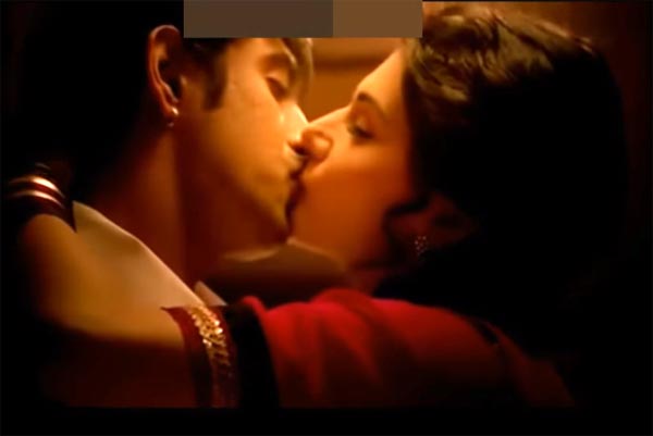 Taapsee Pannu Lipkisses In Dil Juunglee