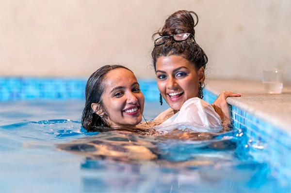 Tejaswi Madivada, Anisha Ambrose Swimming Pool Pic