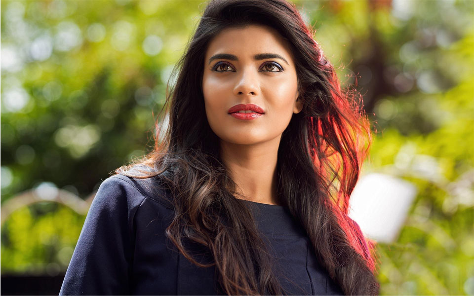 Tribal Girl to Romance Pawan?